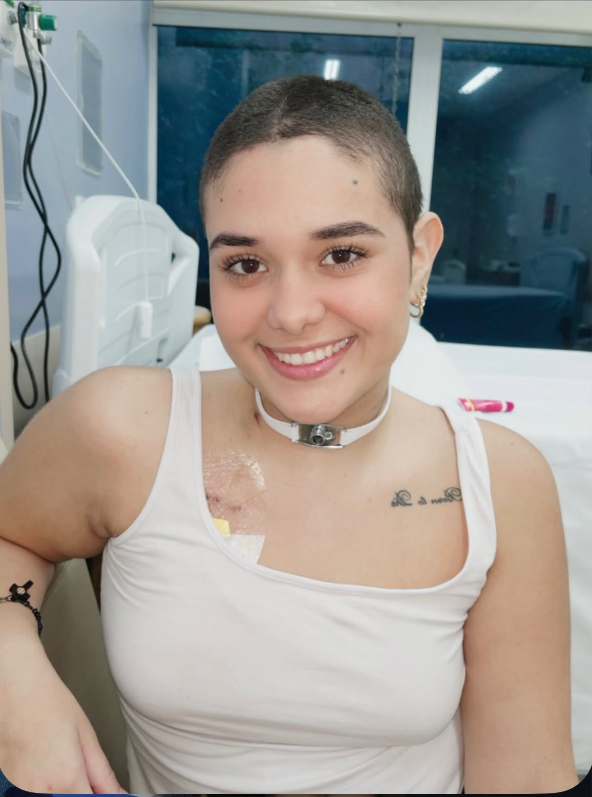 Vitória sorrindo